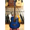 акустическая гитара синего цвета